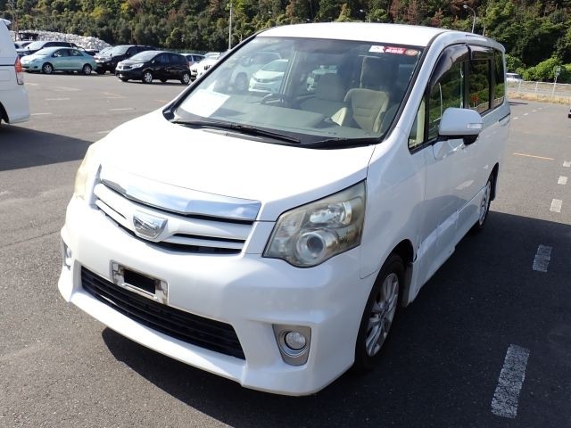TOYOTA NOAH 2012/2