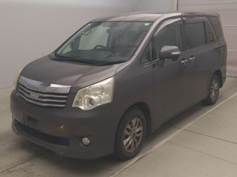 TOYOTA NOAH 2012/10