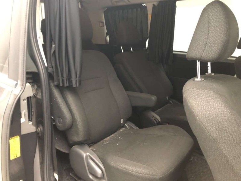 TOYOTA NOAH 2012/10