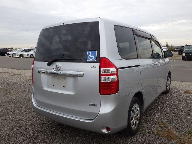 TOYOTA NOAH 2012/12