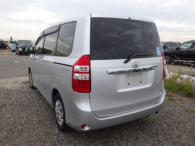 TOYOTA NOAH 2012/12