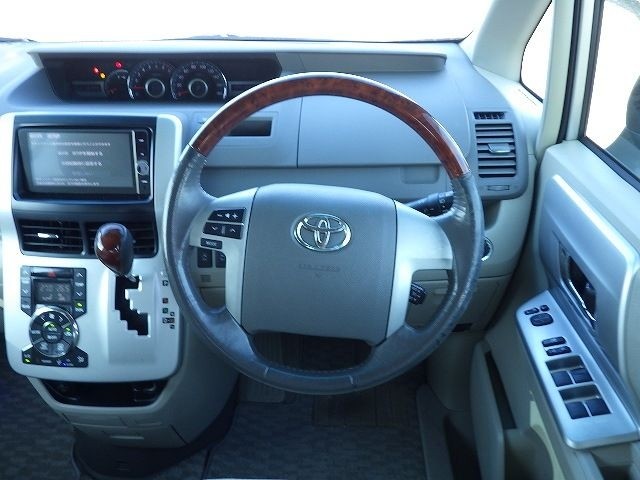 TOYOTA NOAH 2013/1