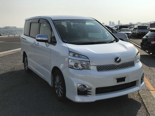TOYOTA VOXY 2013/5