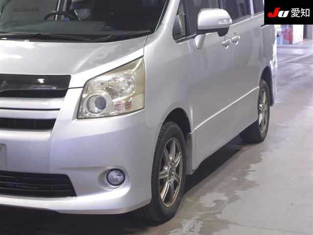 TOYOTA NOAH 2010/3