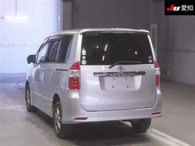 TOYOTA NOAH 2010/3