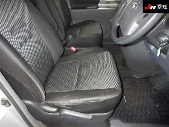 TOYOTA NOAH 2010/3