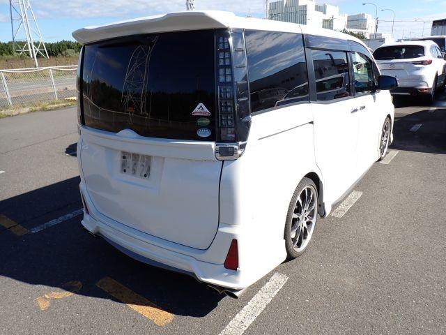 TOYOTA VOXY 2015/12