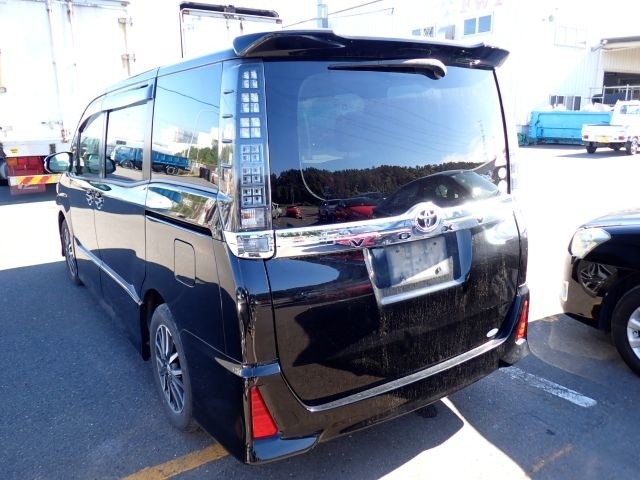TOYOTA VOXY 2017/2