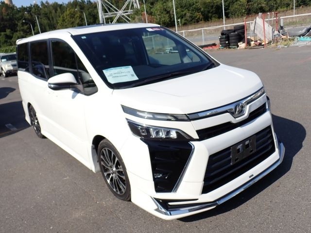 TOYOTA VOXY 2017/7