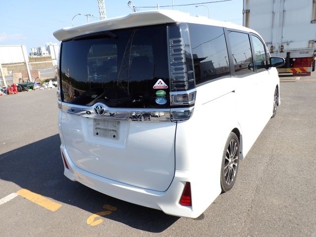 TOYOTA VOXY 2017/7