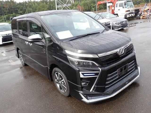 TOYOTA VOXY 2018/12