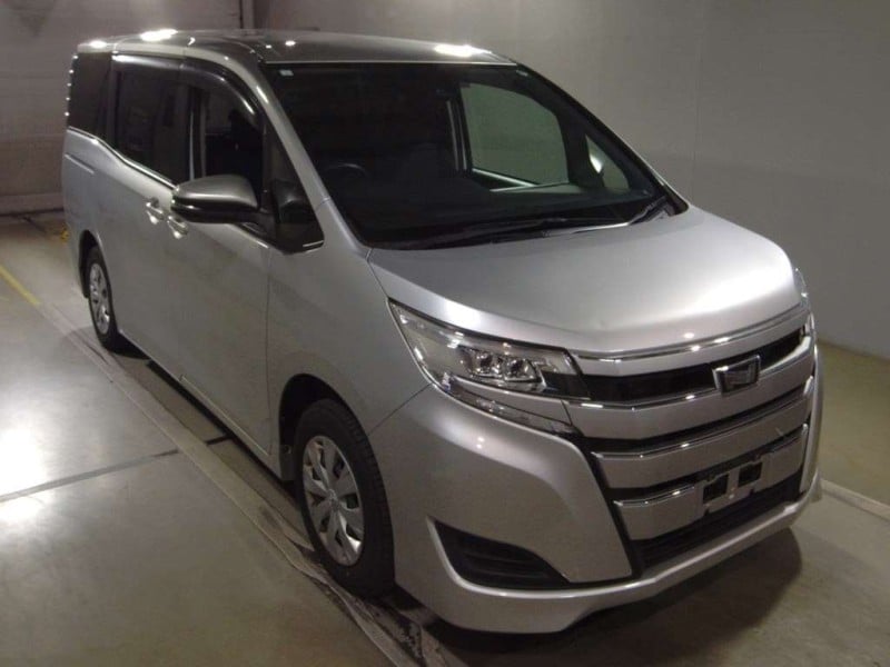 TOYOTA NOAH 2020/11