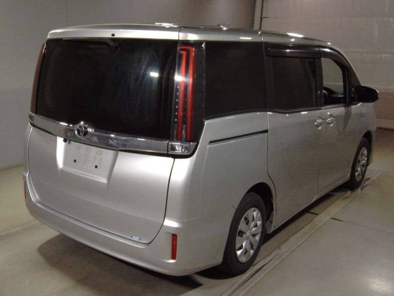 TOYOTA NOAH 2020/11