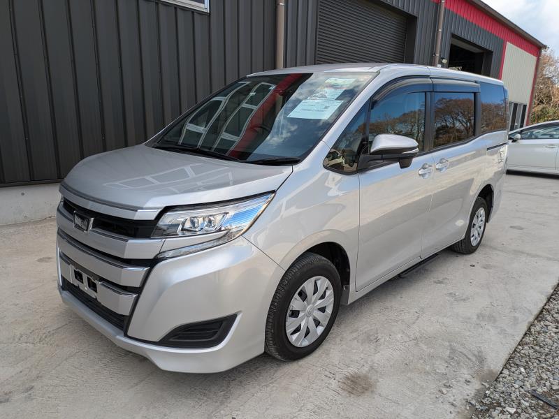 TOYOTA NOAH 2021/6