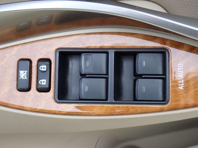 TOYOTA PREMIO 2015/9