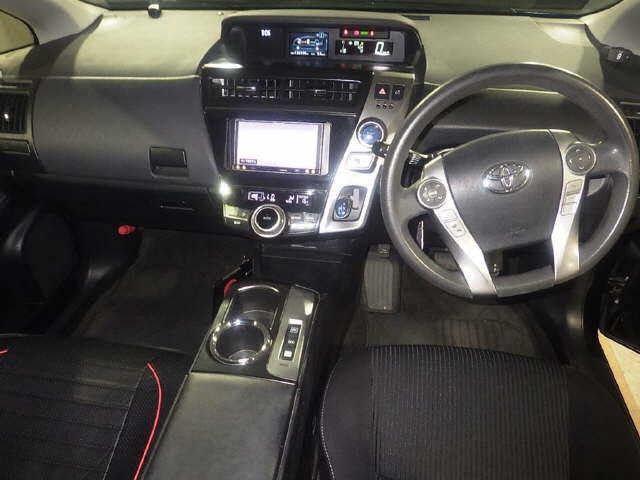 TOYOTA PRIUS ALPHA 2015/1