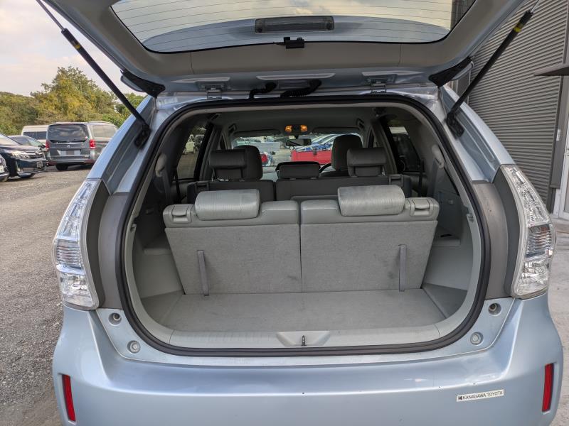 TOYOTA PRIUS ALPHA 2012/1