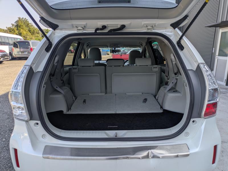 TOYOTA PRIUS ALPHA 2012/11