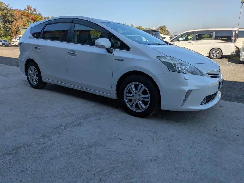 TOYOTA PRIUS ALPHA 2013/9