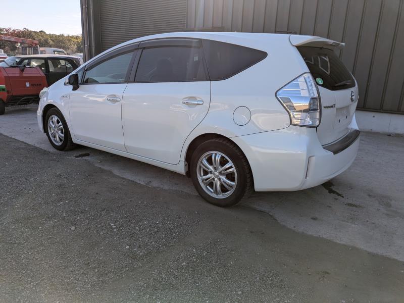 TOYOTA PRIUS ALPHA 2013/9