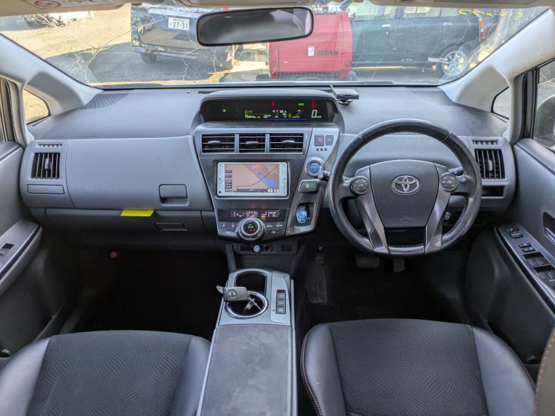 TOYOTA PRIUS ALPHA 2013/9