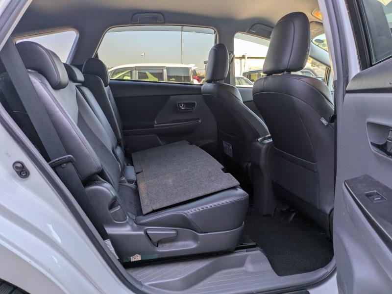 TOYOTA PRIUS ALPHA 2013/9