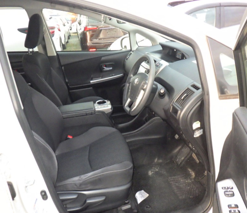 TOYOTA PRIUS ALPHA 2015/2