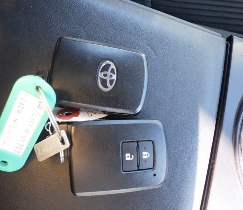 TOYOTA PRIUS ALPHA 2016/9