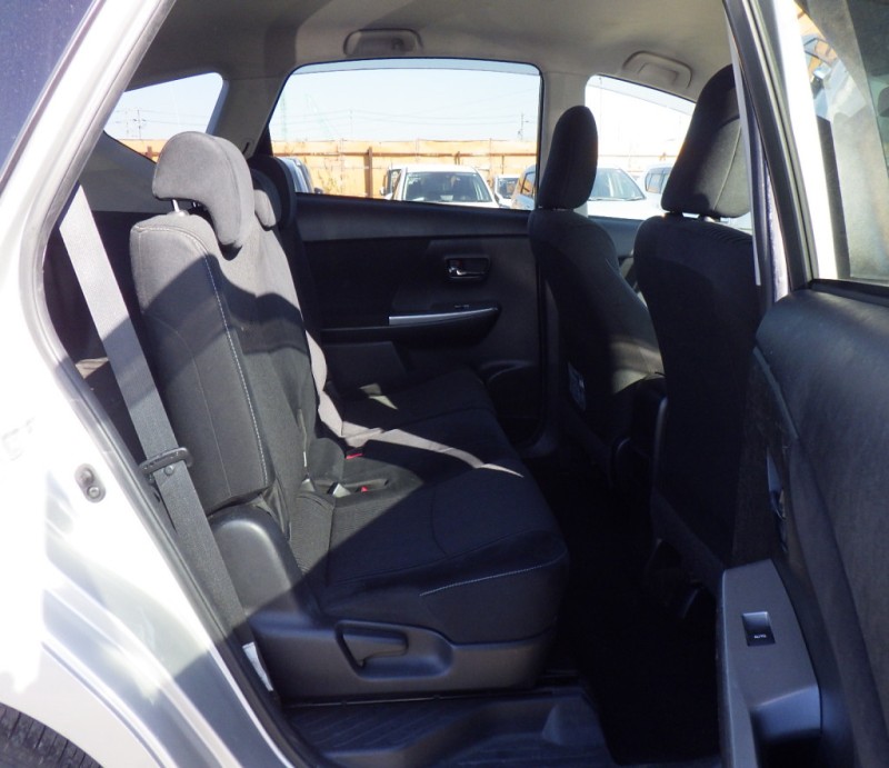 TOYOTA PRIUS ALPHA 2016/9