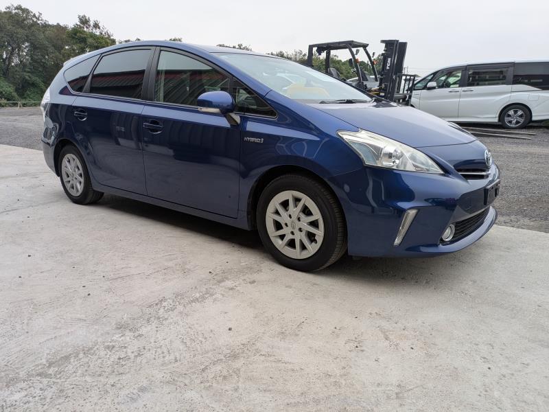 TOYOTA PRIUS ALPHA 2013/6