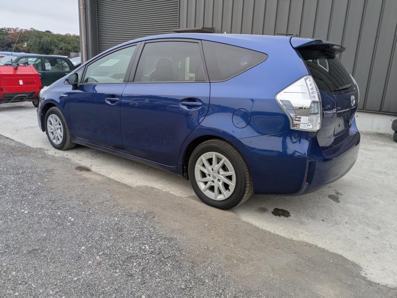 TOYOTA PRIUS ALPHA 2013/6