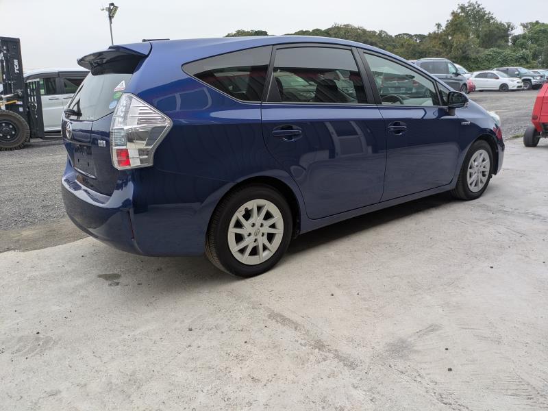 TOYOTA PRIUS ALPHA 2013/6