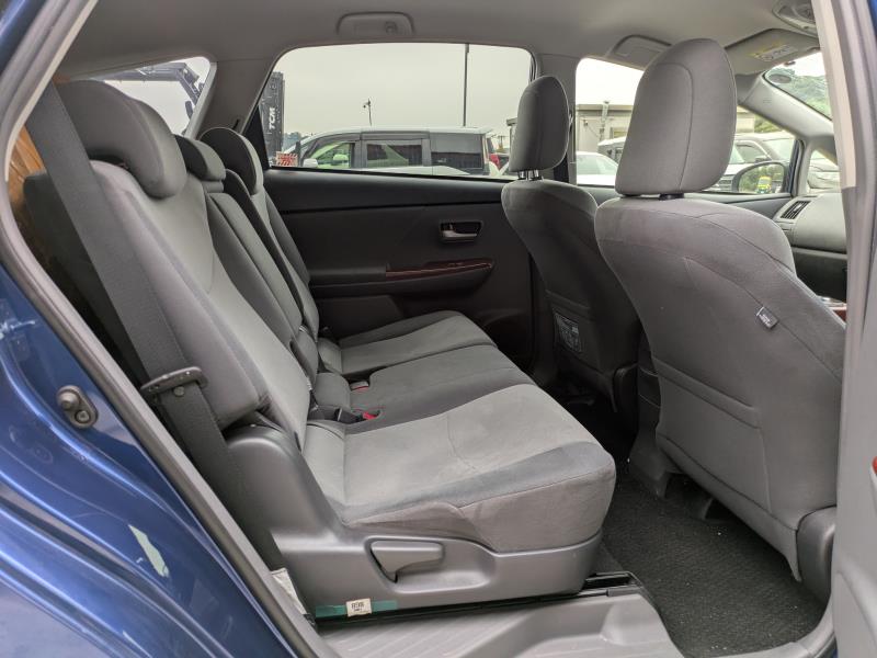 TOYOTA PRIUS ALPHA 2013/6