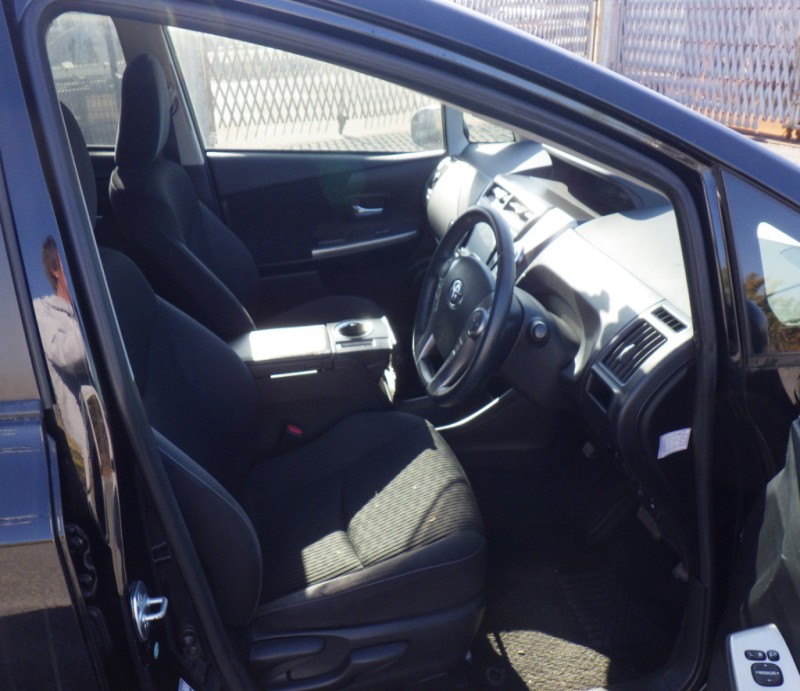 TOYOTA PRIUS ALPHA 2015/9