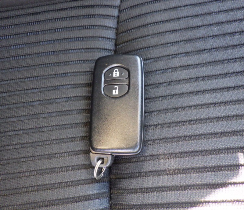 TOYOTA PRIUS ALPHA 2015/9