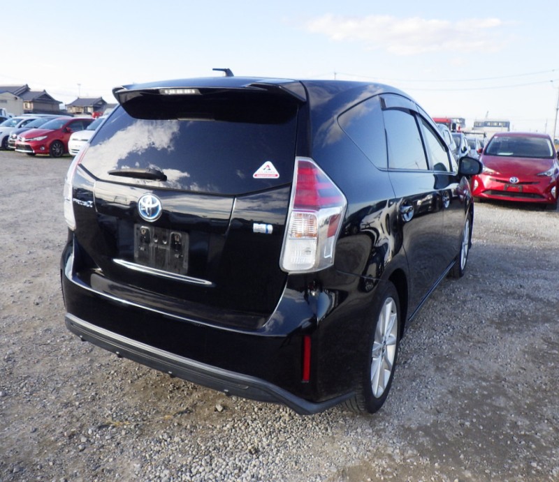 TOYOTA PRIUS ALPHA 2015/7