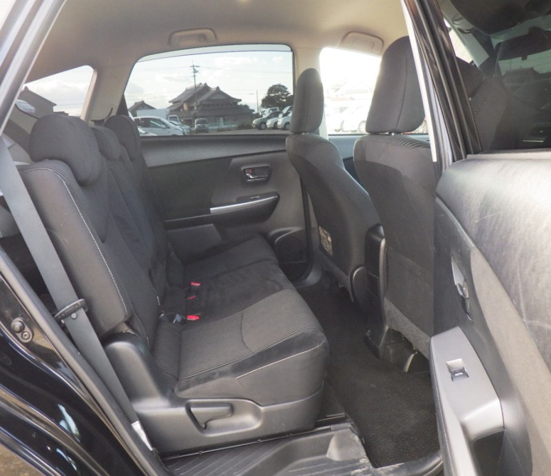 TOYOTA PRIUS ALPHA 2015/7