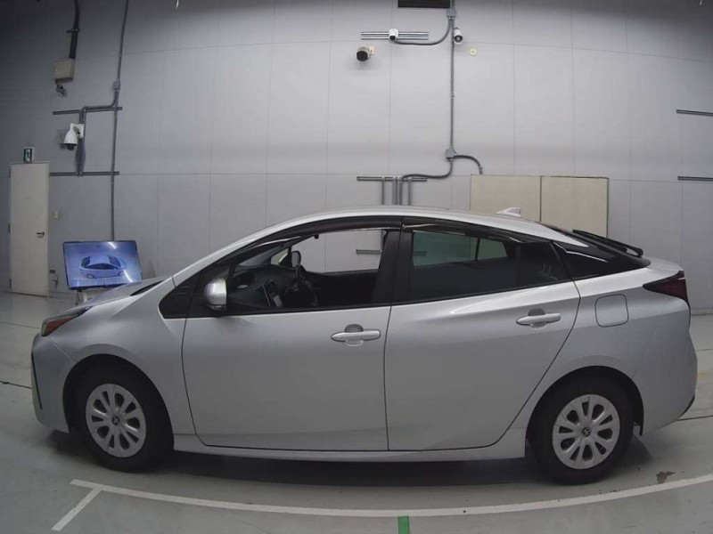 TOYOTA PRIUS 2020/10