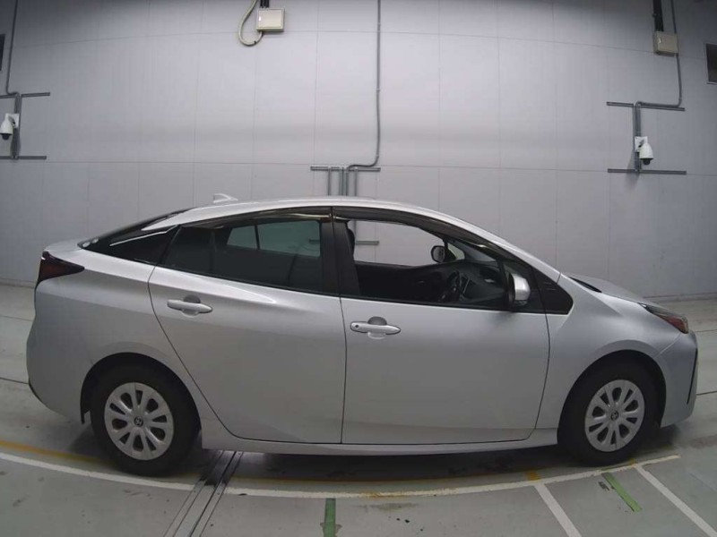 TOYOTA PRIUS 2020/10