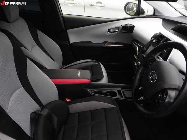 TOYOTA PRIUS 2020/11