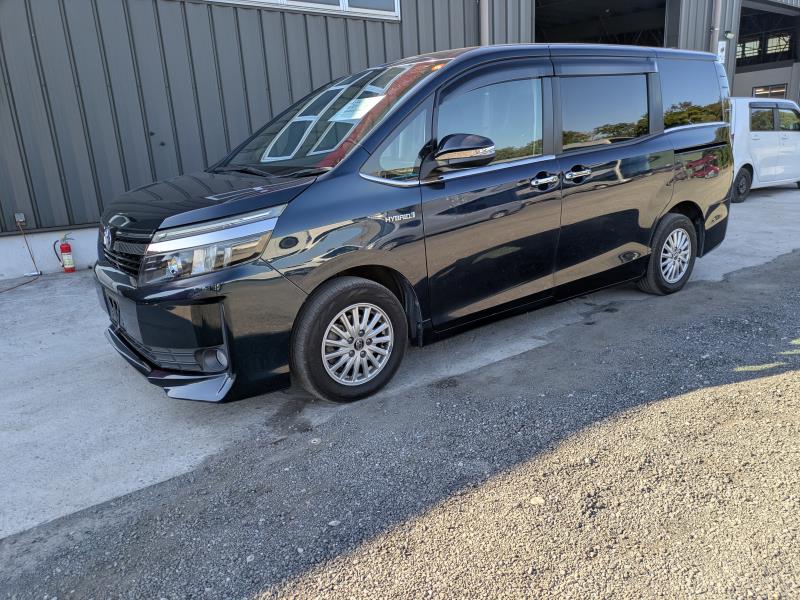 TOYOTA VOXY 2015/4