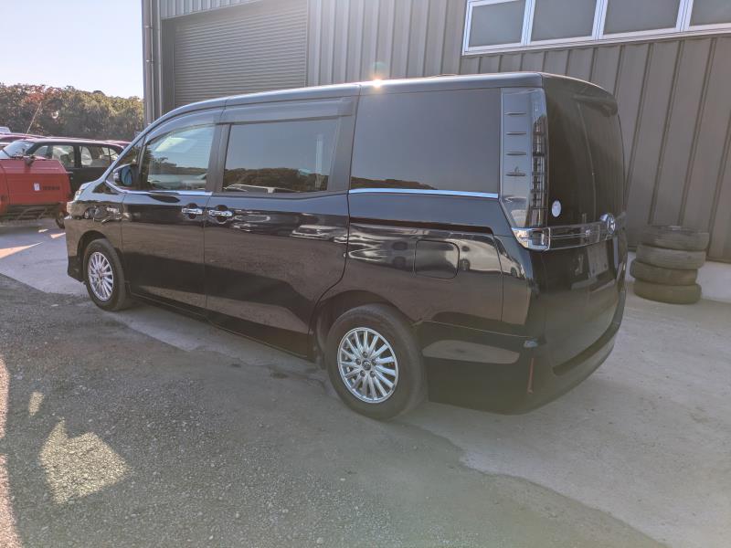 TOYOTA VOXY 2015/4