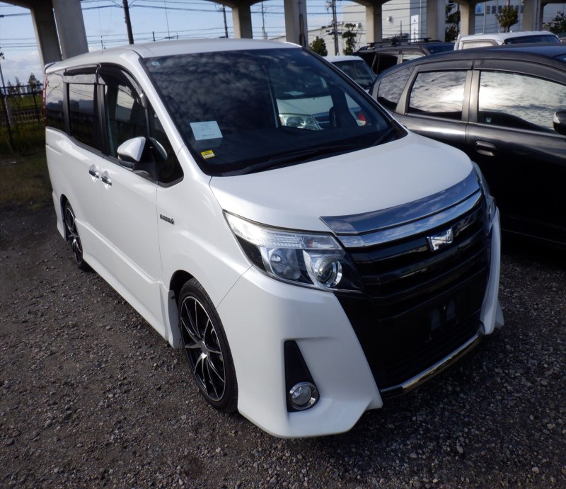 TOYOTA NOAH 2016/7