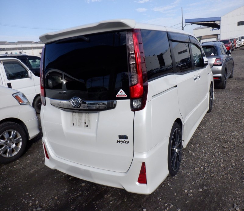 TOYOTA NOAH 2016/7