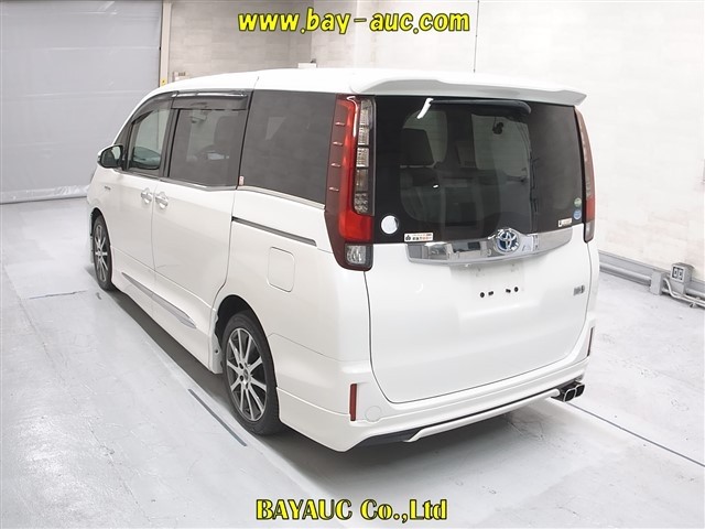 TOYOTA NOAH 2017/3