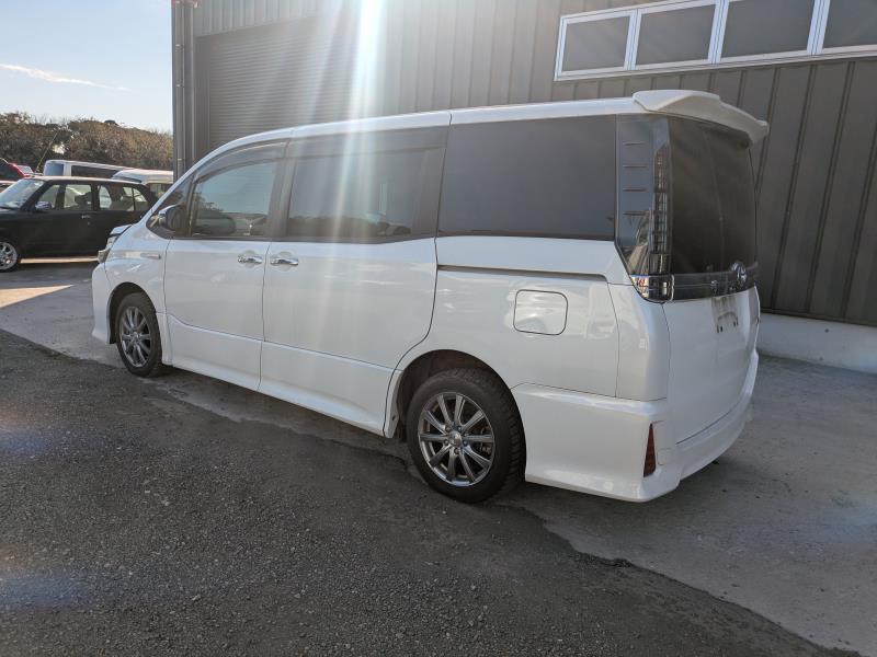 TOYOTA VOXY 2017/6