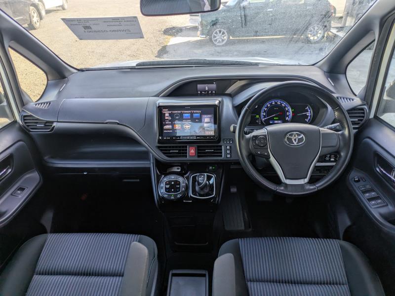 TOYOTA VOXY 2017/6