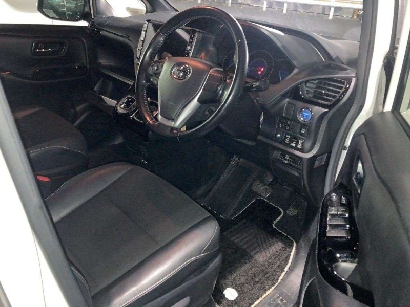 TOYOTA NOAH 2020/7