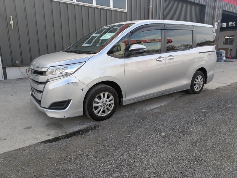 TOYOTA NOAH 2020/11