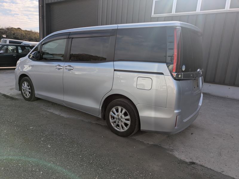 TOYOTA NOAH 2020/11